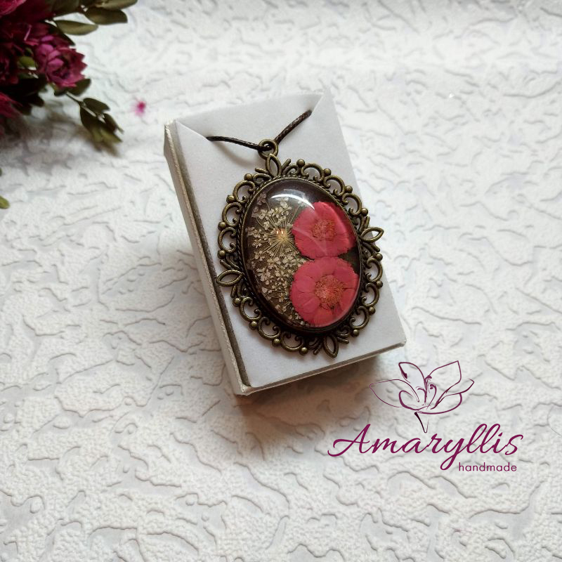 Amaryllis Handmade | Կախազարդ երկու ծաղիկով - CU-0053